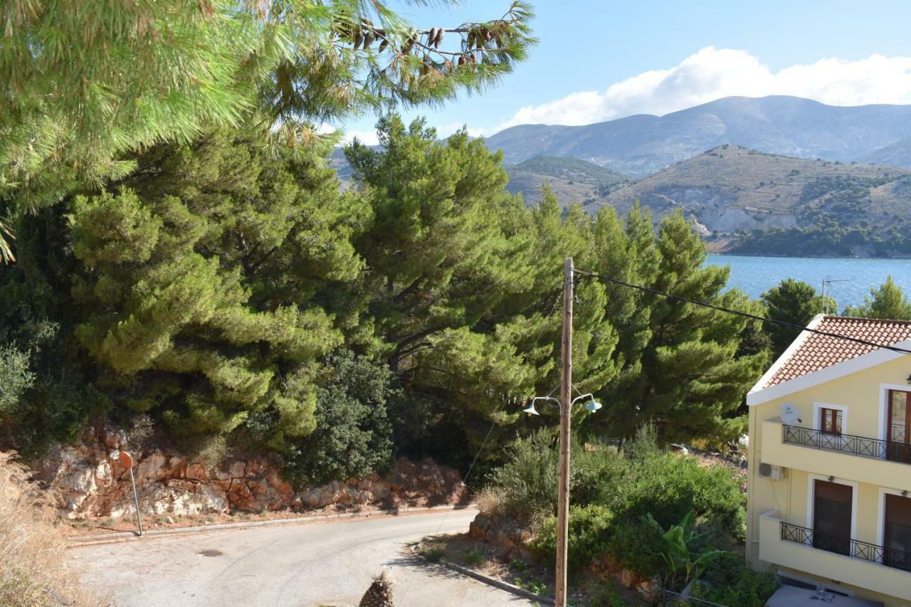 Апартаменты The Pine Flat Аргостолион Экстерьер фото